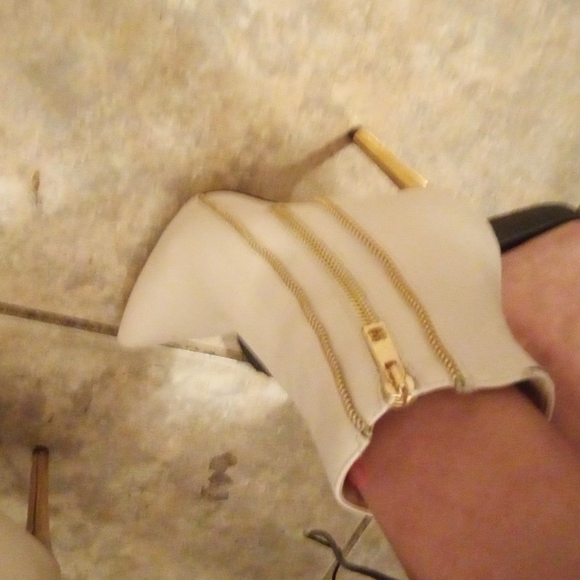 Boots - Picture 4 of 4